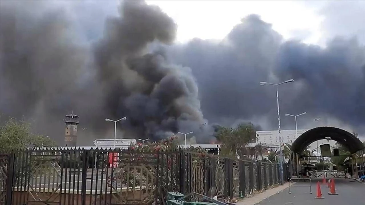İsrail'den Yemen’e Hava Saldırısı: Sana Havalimanı'nda Son Uçak da Vuruldu!
