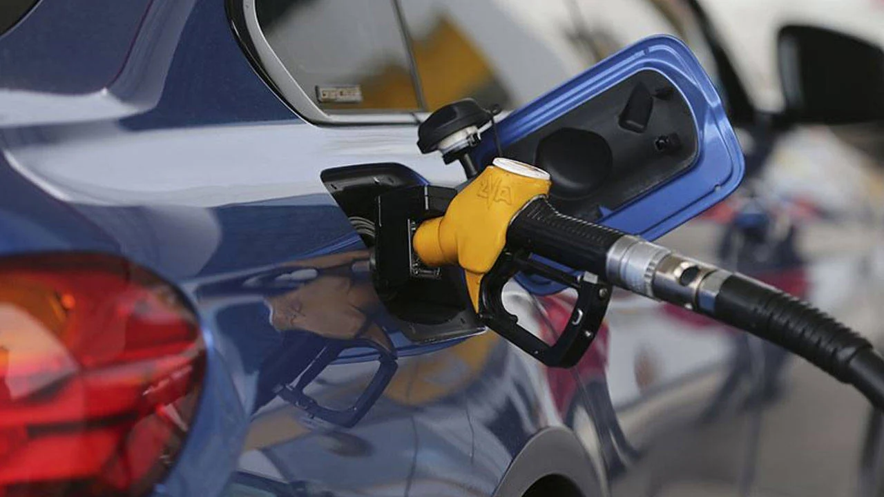 Motorine İndirim Geldi! Pompaya Yansıyan Fiyat Düşüşü Sürücüleri Sevindirdi