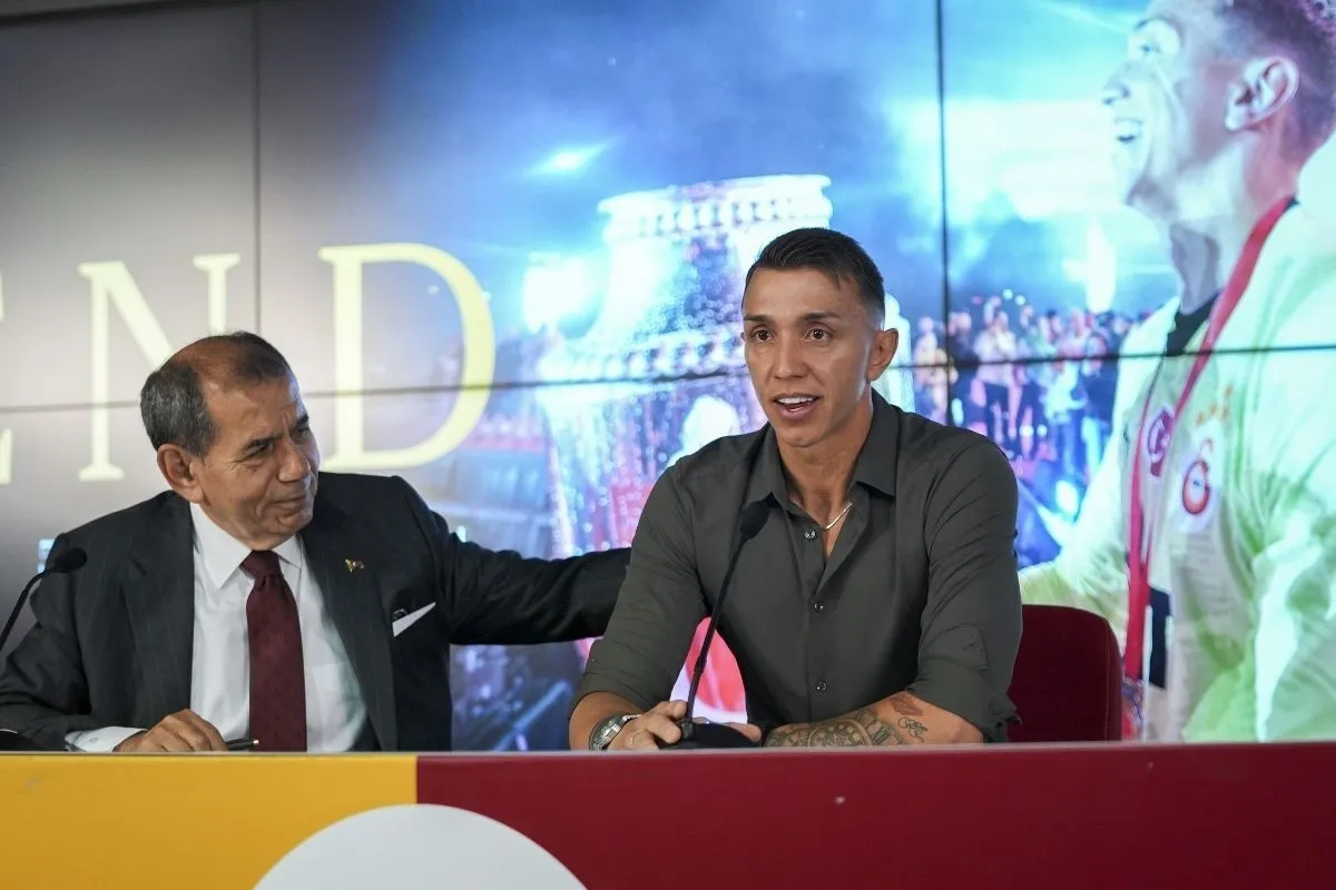 Muslera'dan Gözyaşlarıyla Veda: Tribünler Ayakta Alkışladı