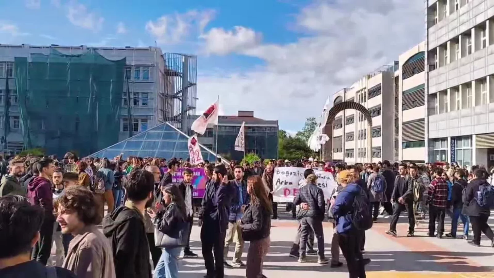 Nureddin Yıldız Protestosuna Katılan 6 Boğaziçi Öğrencisi Serbest Bırakıldı!