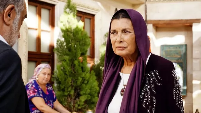 Oyuncu Şerif Sezer Trafik Kazası Geçirdi: Araç Hurdaya Döndü, Ölümden Döndü