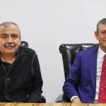 Özgür Özel'den Sırrı Süreyya Önder'e Duygusal Veda: "Herkesin Güldüğü Yarınları Kurmak Boynumuzun Borcu"