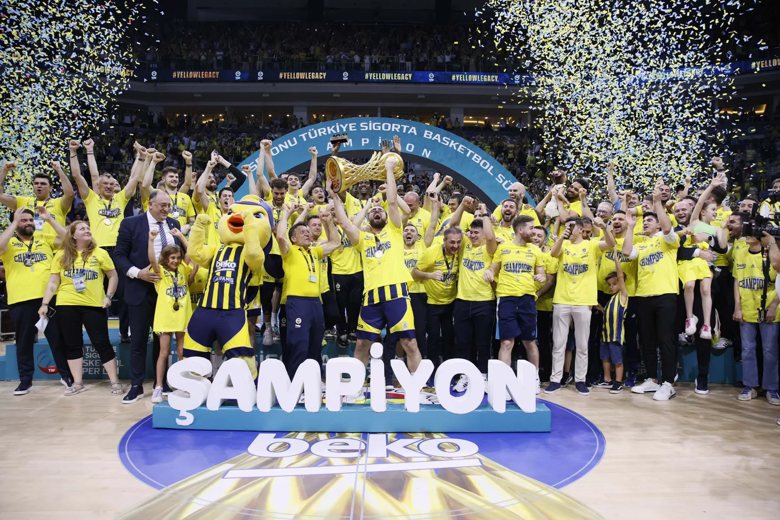 Parkede Tarih Yazdık: EuroLeague Şampiyonu Fenerbahçe Beko!