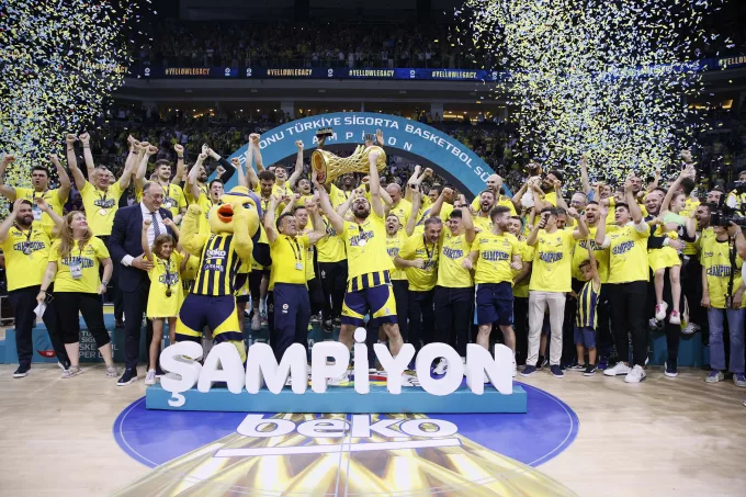 Parkede Tarih Yazdık: EuroLeague Şampiyonu Fenerbahçe Beko!