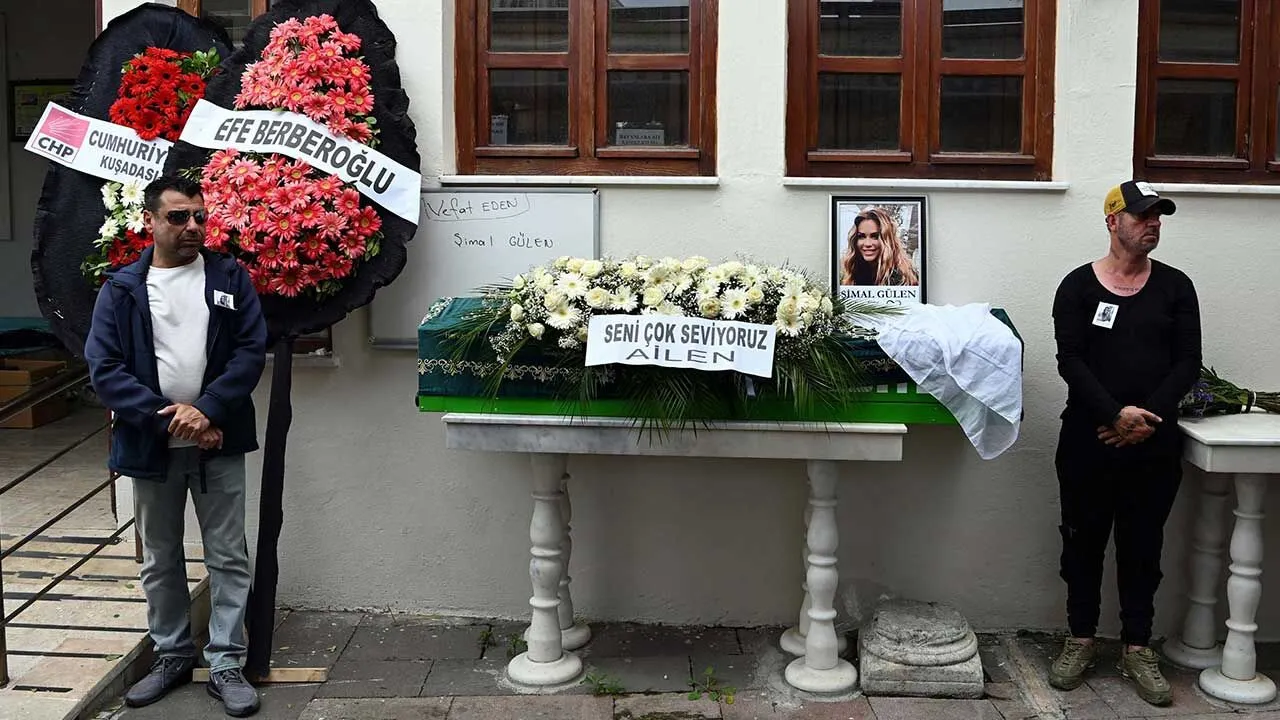 Şarkıcı Şimal Gözyaşlarıyla Son Yolculuğuna Uğurlandı