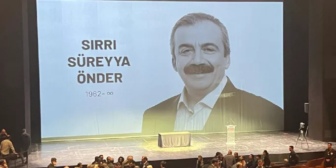 Sırrı Süreyya Önder Son Yolculuğuna Uğurlandı: Türkiye Siyaseti ve Sanatı Bir Araya Geldi