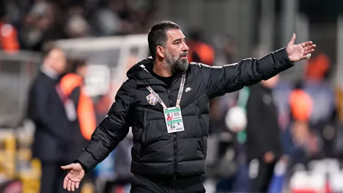 Son Maçına Çıktı: Arda Turan Türkiye'den Ayrılıyor İddiası Gündeme Bomba Gibi Düştü!