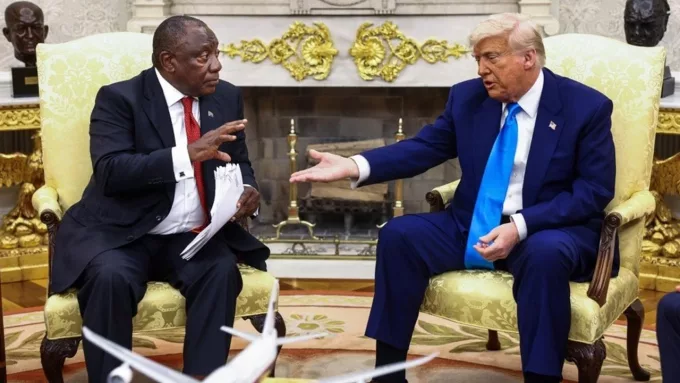 Trump ve Güney Afrika Lideri Arasında Gerilim Dolu Görüşme: “Beyaz Çiftçileri Öldürüyorlar”