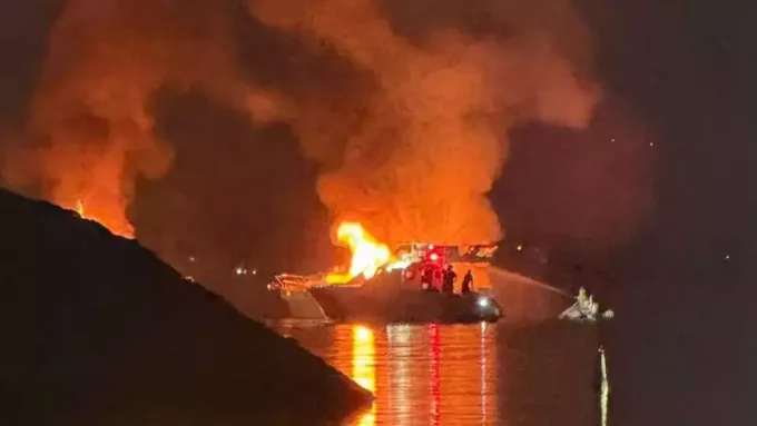 Tuzla Marina'da Korkutan Yangın: 4 Tekne Kül Oldu