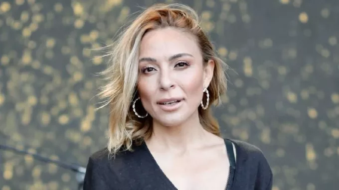 Ziynet Sali Konser Sırasında Sahnede Bayıldı: Hayranlarını Korkutan Anlar!