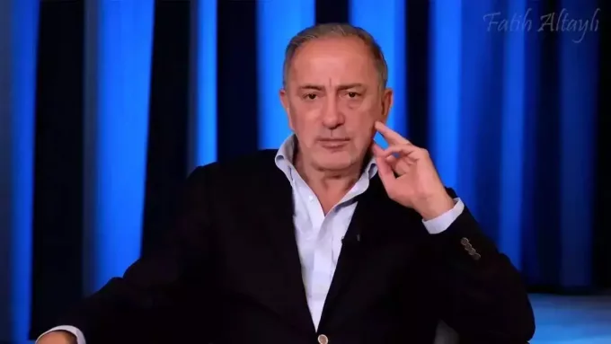 Fatih Altaylı'ya Şok Tehdit: “Evinin Önüne Pankart Astılar”