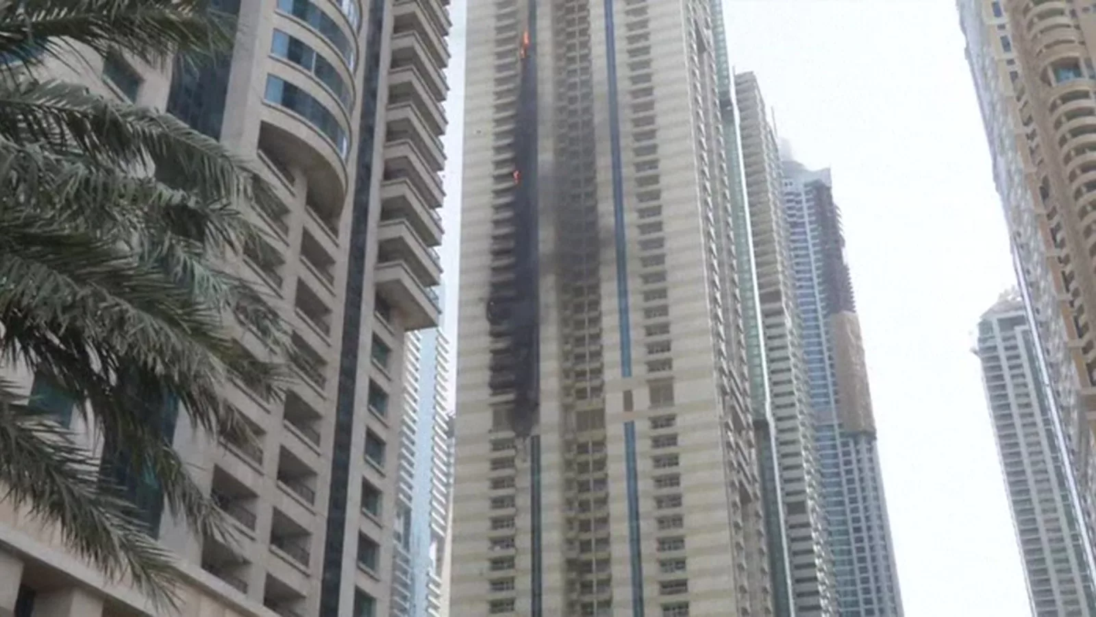 Dubai’de Gökdelen Alev Alev: Binlerce Kişi Tahliye Edildi