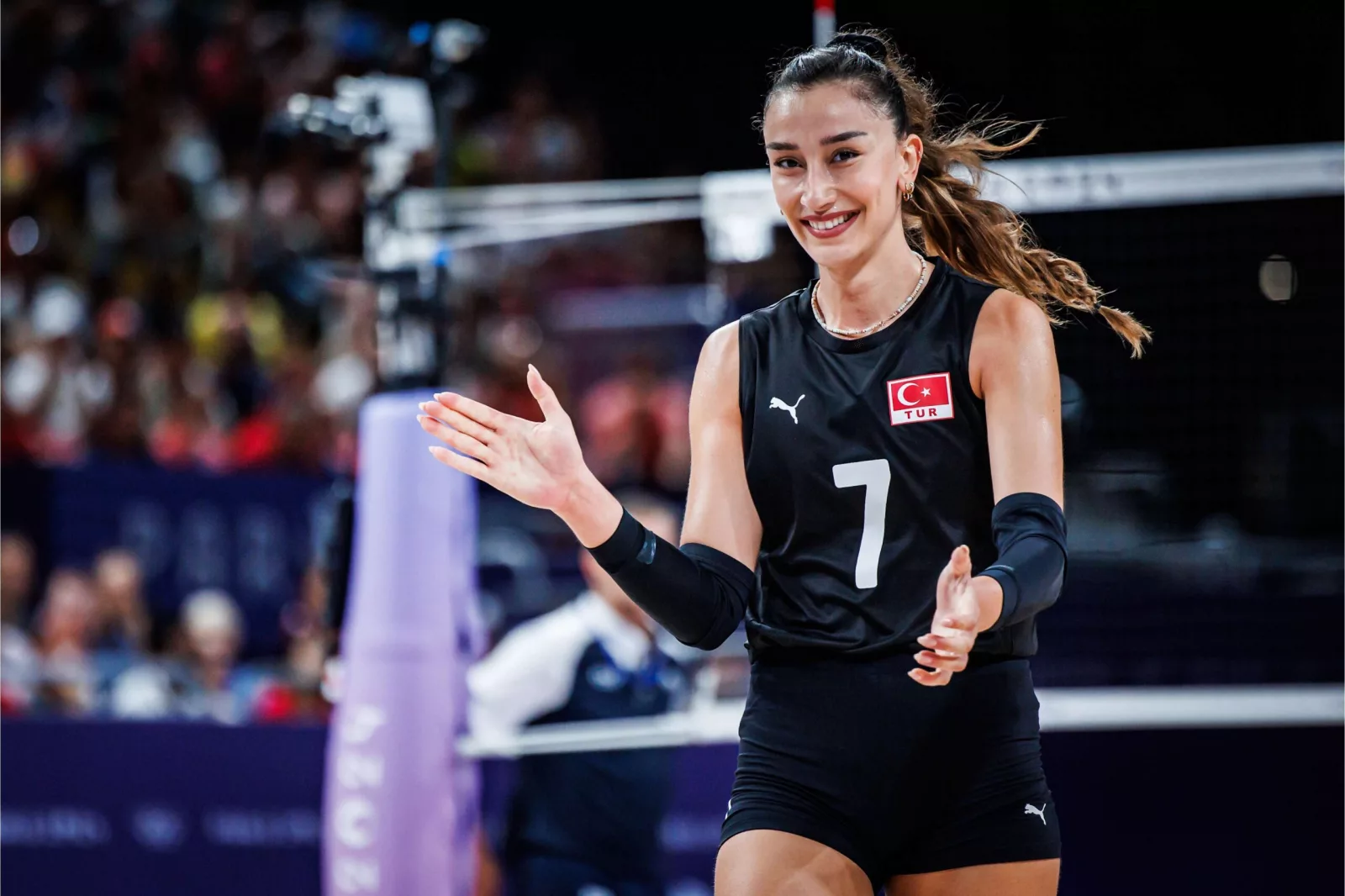 Fenerbahçe'den Dev Transfer: Hande Baladın Sarı-Lacivertli Formayı Giydi!