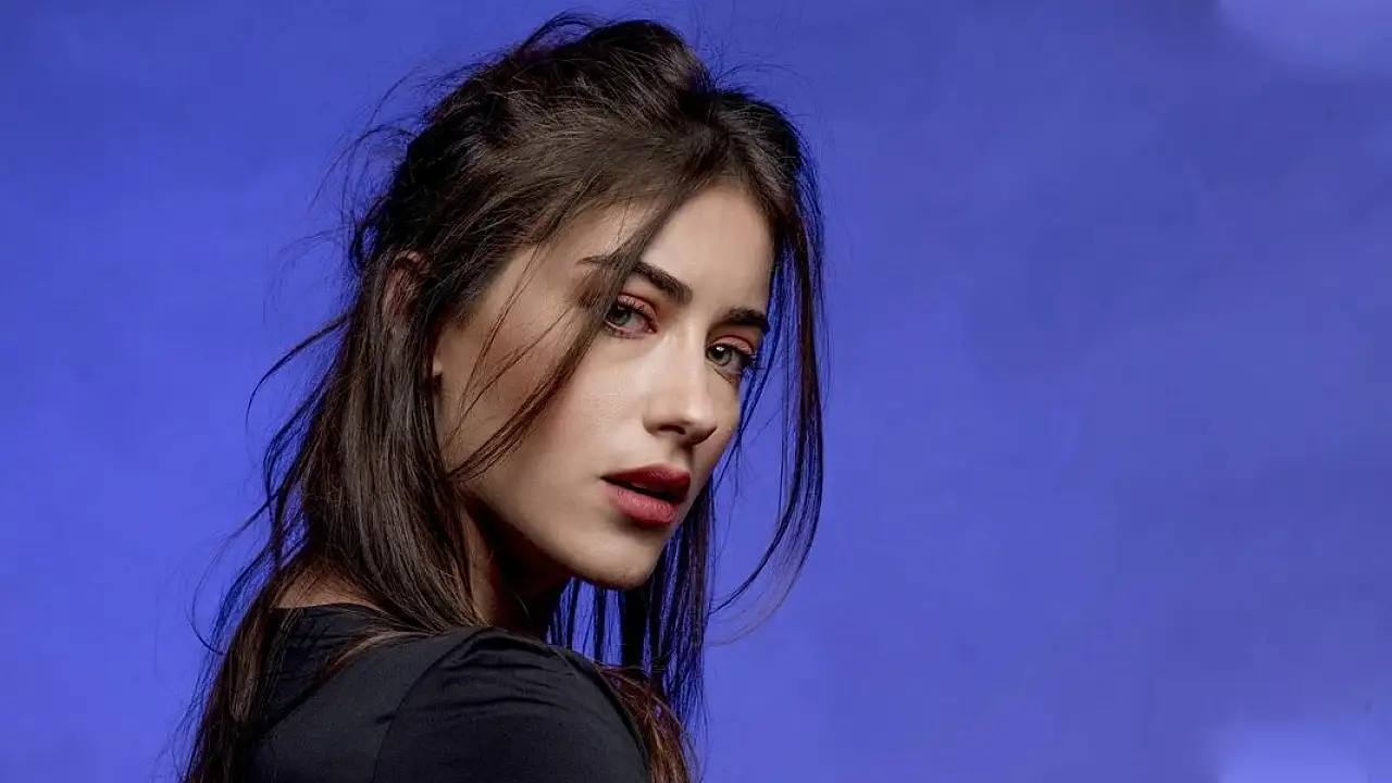 Hazal Kaya’yı Yıkan Ölüm: Yezdan Kayacan 13. Kattan Düşerek Hayatını Kaybetti