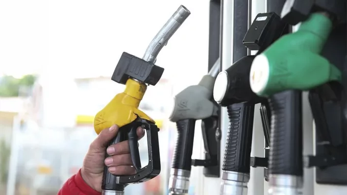 İran-İsrail Savaşı Akaryakıt Fiyatlarını Vurdu: Motorin 50 TL’yi Aştı!
