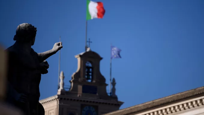 İtalya'dan Radikal Eğitim Hamlesi: Liselerde Cep Telefonu Kullanımı Yasaklandı