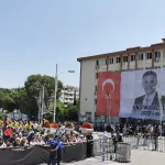 Meydanlar Doldu Taştı: Ferdi Zeyrek’e Veda İçin On Binlerce Kişi Manisa'da Toplandı