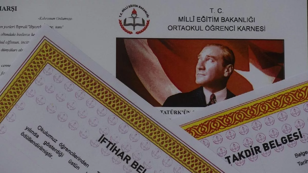 Okullarda Karne Heyecanı Zirvede! Yaz Tatili Resmen Başladı