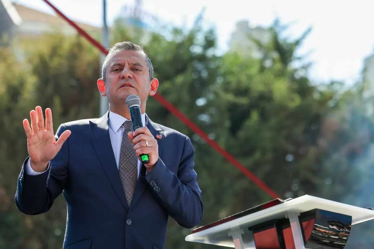 Özgür Özel'den Sert Mesaj: "Mitingleri Seyreltmeyeceğiz, Çoğaltacağız!"