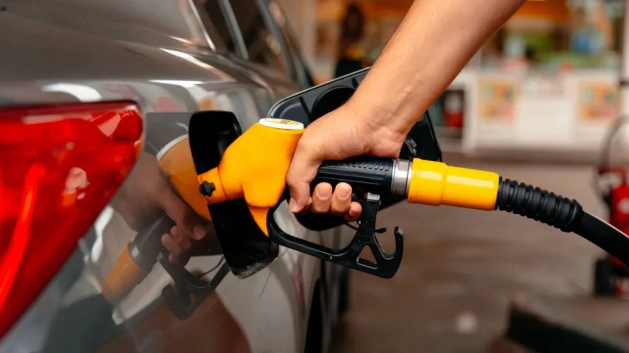 Savaşın Füzeleri Fiyatlara Yansıdı: Benzin ve Motorin 50 Lirayı Aştı!